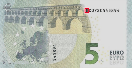 Emplacement de la lettre pays sur le 5 euro